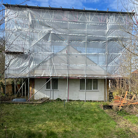 Temporary roof scaffold